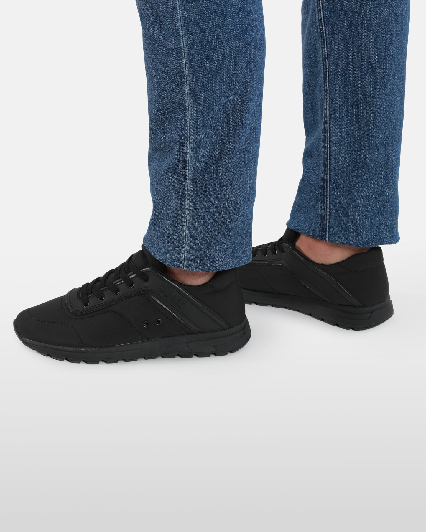 Low Top Lace-up Trainers
